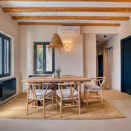 Hestia - Full Estate منزل ريفي